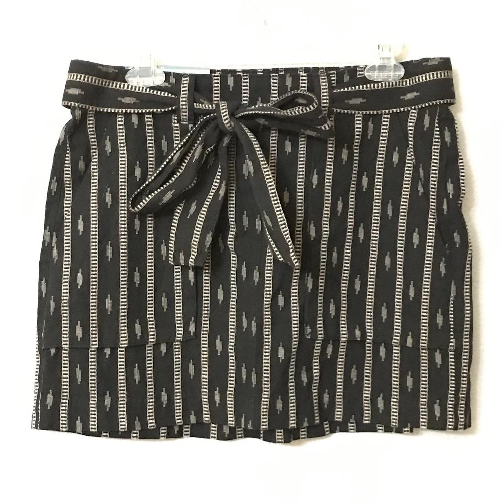 Old Navy Skirt with Black and White Pattern